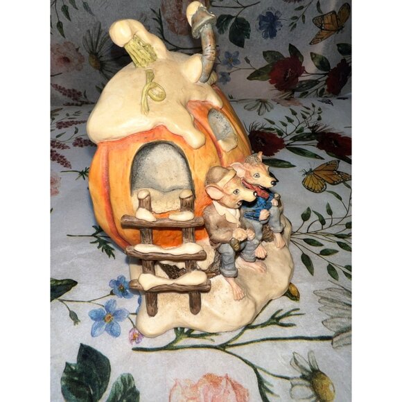 Mouse Figurine With Pumpkin House By Lowell Davis 4” Tall - Picture 2 of 6